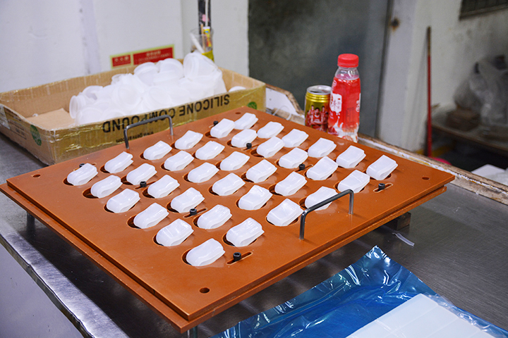 硅胶制品的生产工艺流程是怎样的,硅胶制品是怎么生产出来的 硅胶制品的生产工艺流程是怎样的,硅胶制品是怎么生产出来的