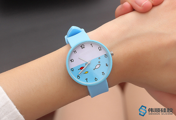 硅胶表带、真皮表带和钢带哪个好